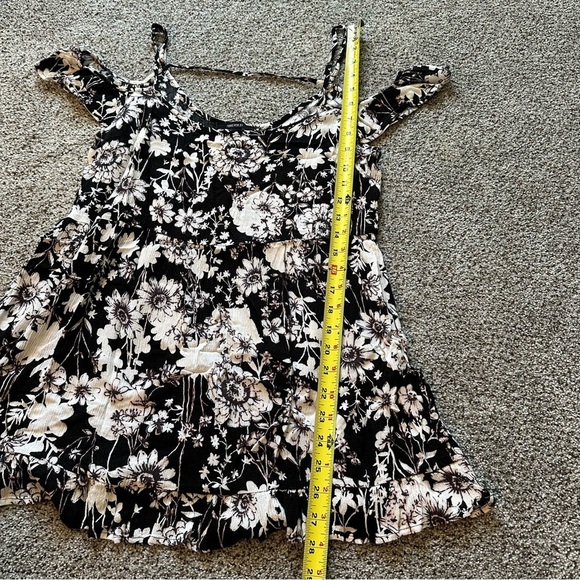 Forever 21 L Black White Floral Off Shoulder Top R $35 - Picture 4 of 10